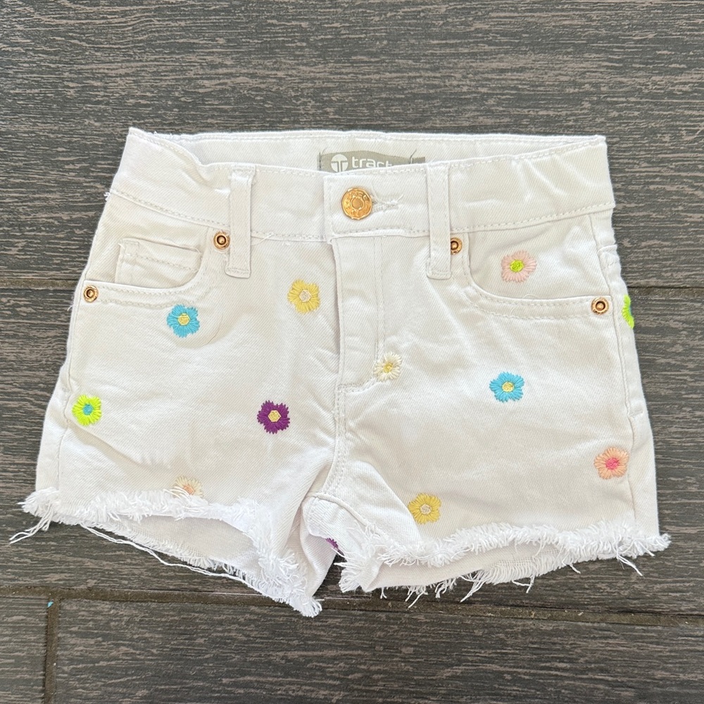 NWOT Tractr White Denim Shorts with Embroidered Floral Accents - size 5